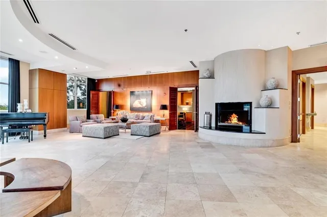 $590,000 | 2881 Peachtree Street Northeast, Unit 605, Atlanta, GA 30305