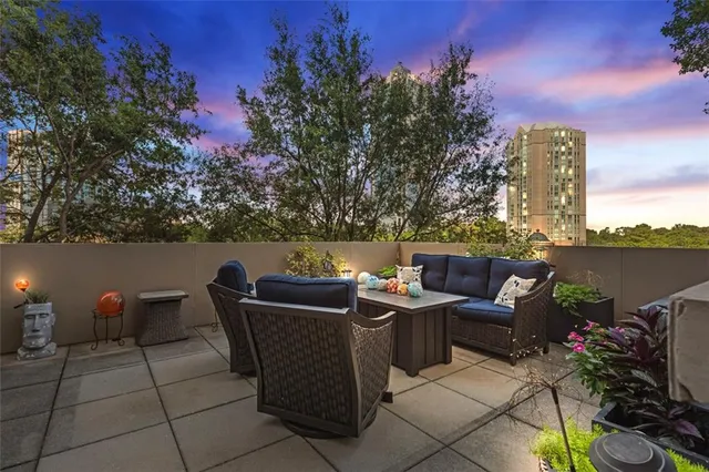 $590,000 | 2881 Peachtree Street Northeast, Unit 605, Atlanta, GA 30305