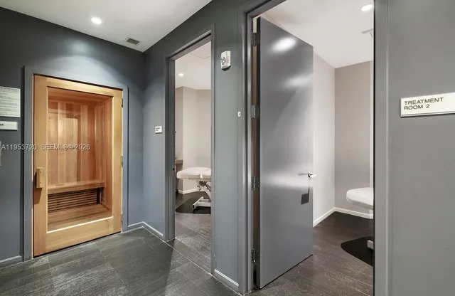 $4,300 | 1300 Brickell Bay Drive, Unit 2504, Miami, FL 33131