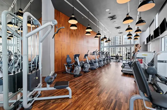 $4,300 | 1300 Brickell Bay Drive, Unit 2504, Miami, FL 33131