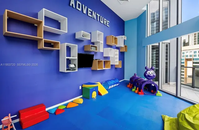 $4,300 | 1300 Brickell Bay Drive, Unit 2504, Miami, FL 33131