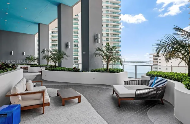 $4,300 | 1300 Brickell Bay Drive, Unit 2504, Miami, FL 33131
