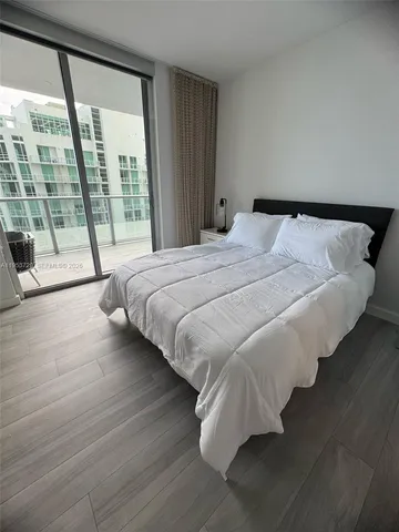 $4,300 | 1300 Brickell Bay Drive, Unit 2504, Miami, FL 33131