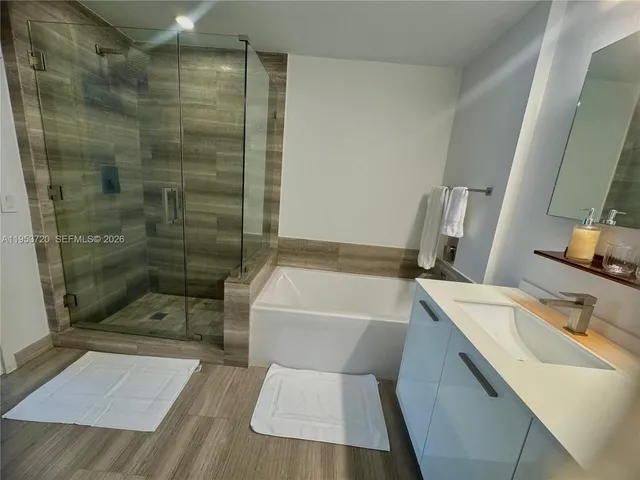 $4,300 | 1300 Brickell Bay Drive, Unit 2504, Miami, FL 33131