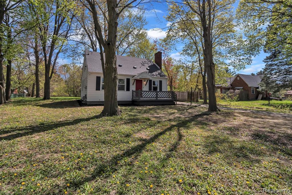 8044 Davison Road Davison, MI 48423 - Photo 2 of 36