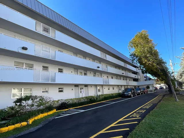 $200,000 | 3600 Northeast 170th Street, Unit 107, North Miami Beach, FL 33160
