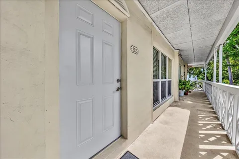$220,000 | 2124 Northeast 5th Avenue, Unit 212, Wilton Manors, FL 33305