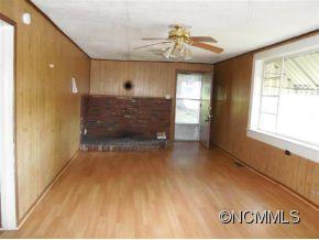 1670 Queentown Road Canton, NC 28716 - Photo 6 of 11
