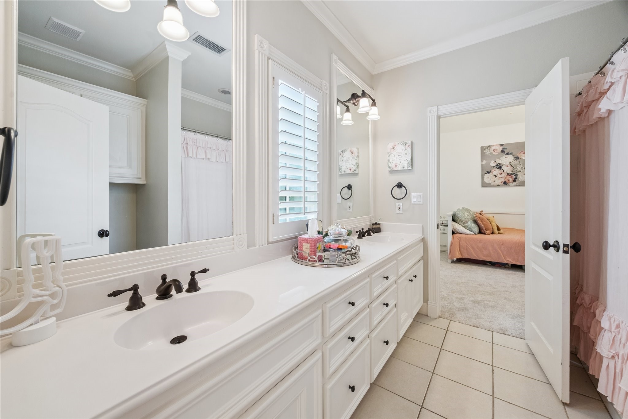 3818 Case Street West University Place, TX 77005 - Photo 21 of 29 a en suite spacious bathroom with double sink and a mirror