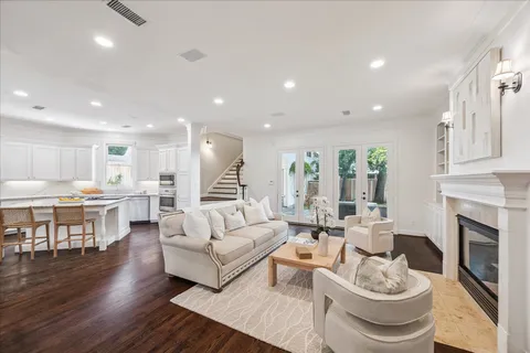 $2,000,000 | 3818 Case Street, West University Place, TX 77005