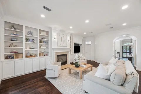 $2,000,000 | 3818 Case Street, West University Place, TX 77005