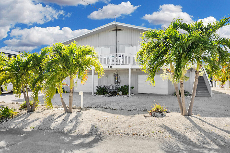 303 Sombrero Beach Road Marathon, FL 33050 - Photo 4 of 84 Tropical yard w/mature palms