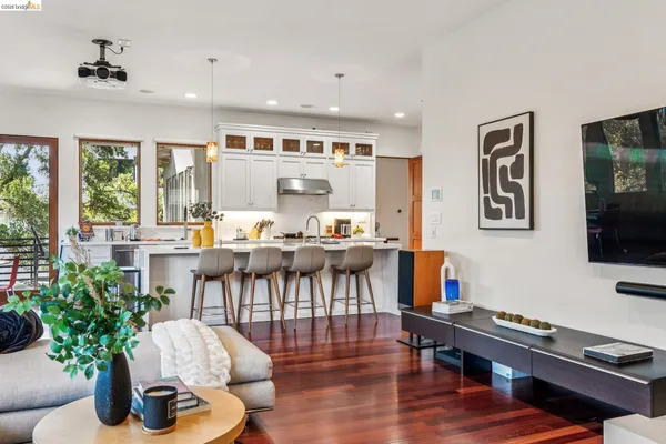 $1,949,000 | 13454 Campus Drive, Oakland, CA 94619