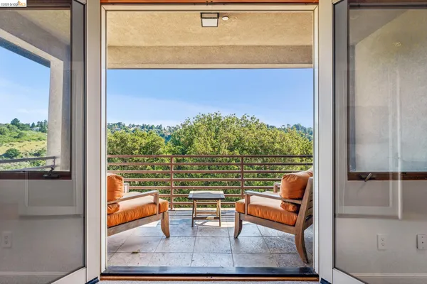 $1,949,000 | 13454 Campus Drive, Oakland, CA 94619