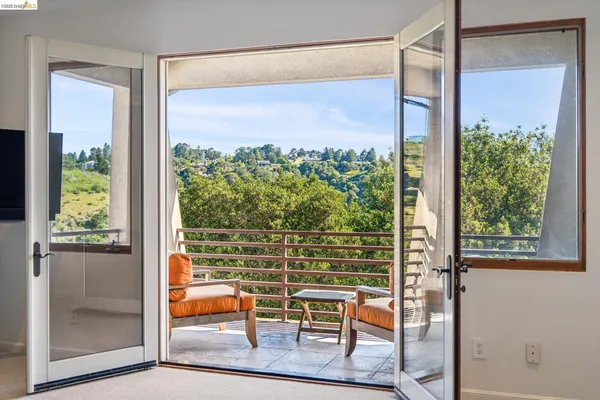 $1,949,000 | 13454 Campus Drive, Oakland, CA 94619