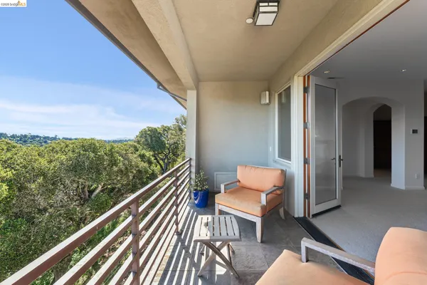 $1,949,000 | 13454 Campus Drive, Oakland, CA 94619