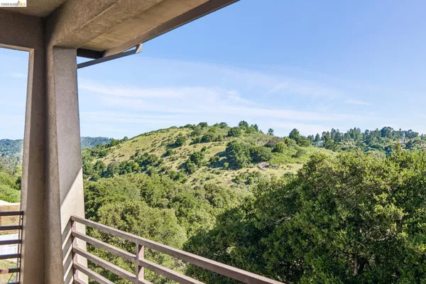 $1,949,000 | 13454 Campus Drive, Oakland, CA 94619