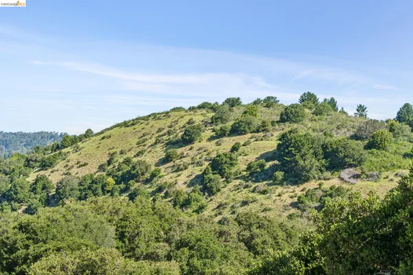 $1,949,000 | 13454 Campus Drive, Oakland, CA 94619