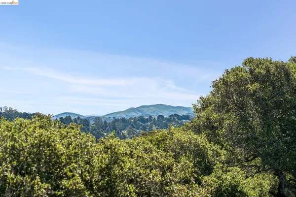 $1,949,000 | 13454 Campus Drive, Oakland, CA 94619