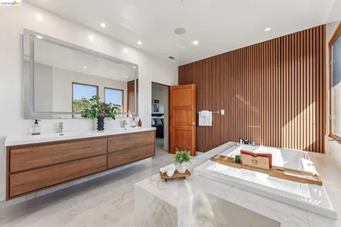 $1,949,000 | 13454 Campus Drive, Oakland, CA 94619