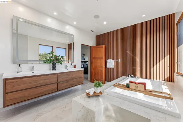 $1,949,000 | 13454 Campus Drive, Oakland, CA 94619