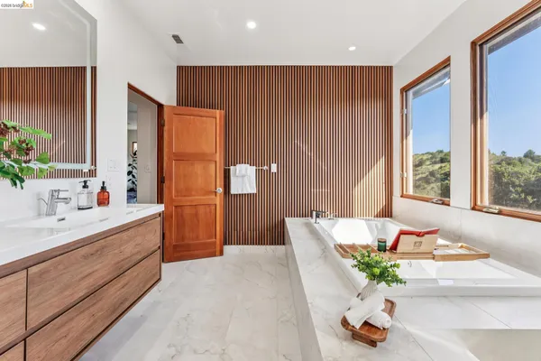 $1,949,000 | 13454 Campus Drive, Oakland, CA 94619