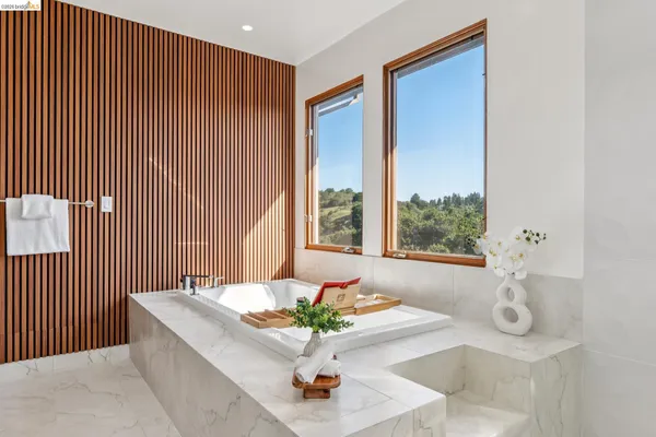 $1,949,000 | 13454 Campus Drive, Oakland, CA 94619