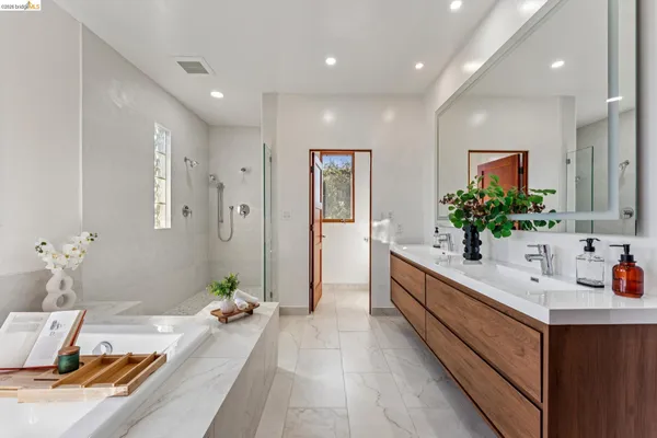 $1,949,000 | 13454 Campus Drive, Oakland, CA 94619