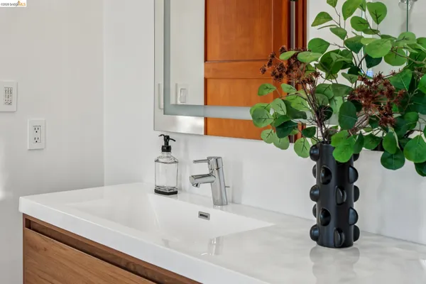 $1,949,000 | 13454 Campus Drive, Oakland, CA 94619