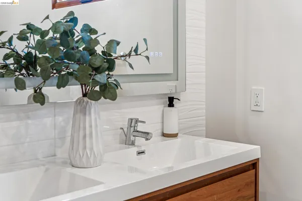 $1,949,000 | 13454 Campus Drive, Oakland, CA 94619