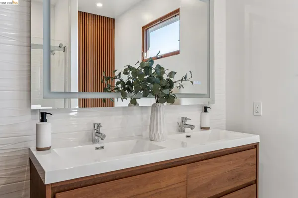 $1,949,000 | 13454 Campus Drive, Oakland, CA 94619