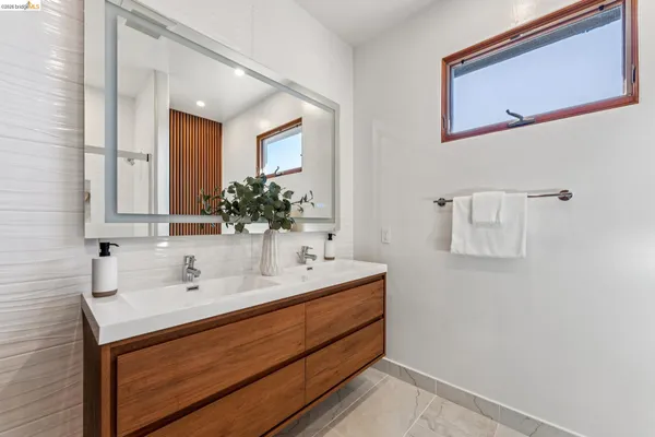 $1,949,000 | 13454 Campus Drive, Oakland, CA 94619