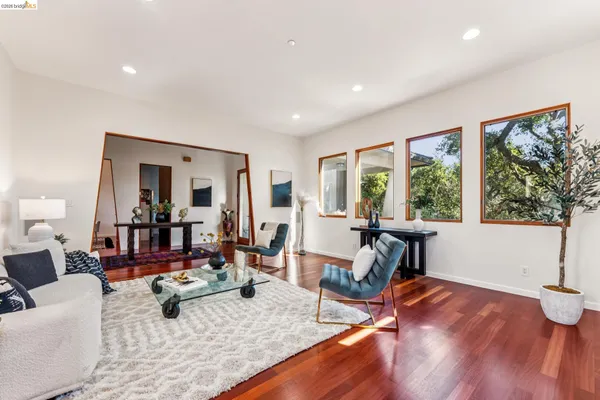 $1,949,000 | 13454 Campus Drive, Oakland, CA 94619