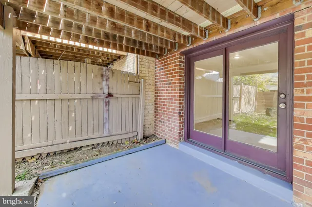 a view of a backyard with pathway