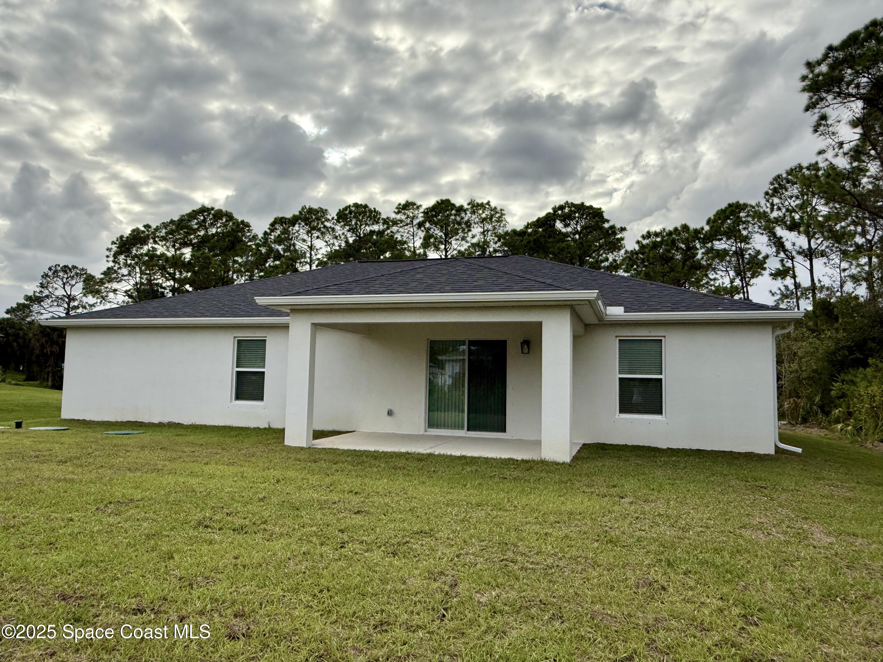 581 Toynbee Road Palm Bay, FL 32908 - Photo 2 of 25 a view of a house with a garden