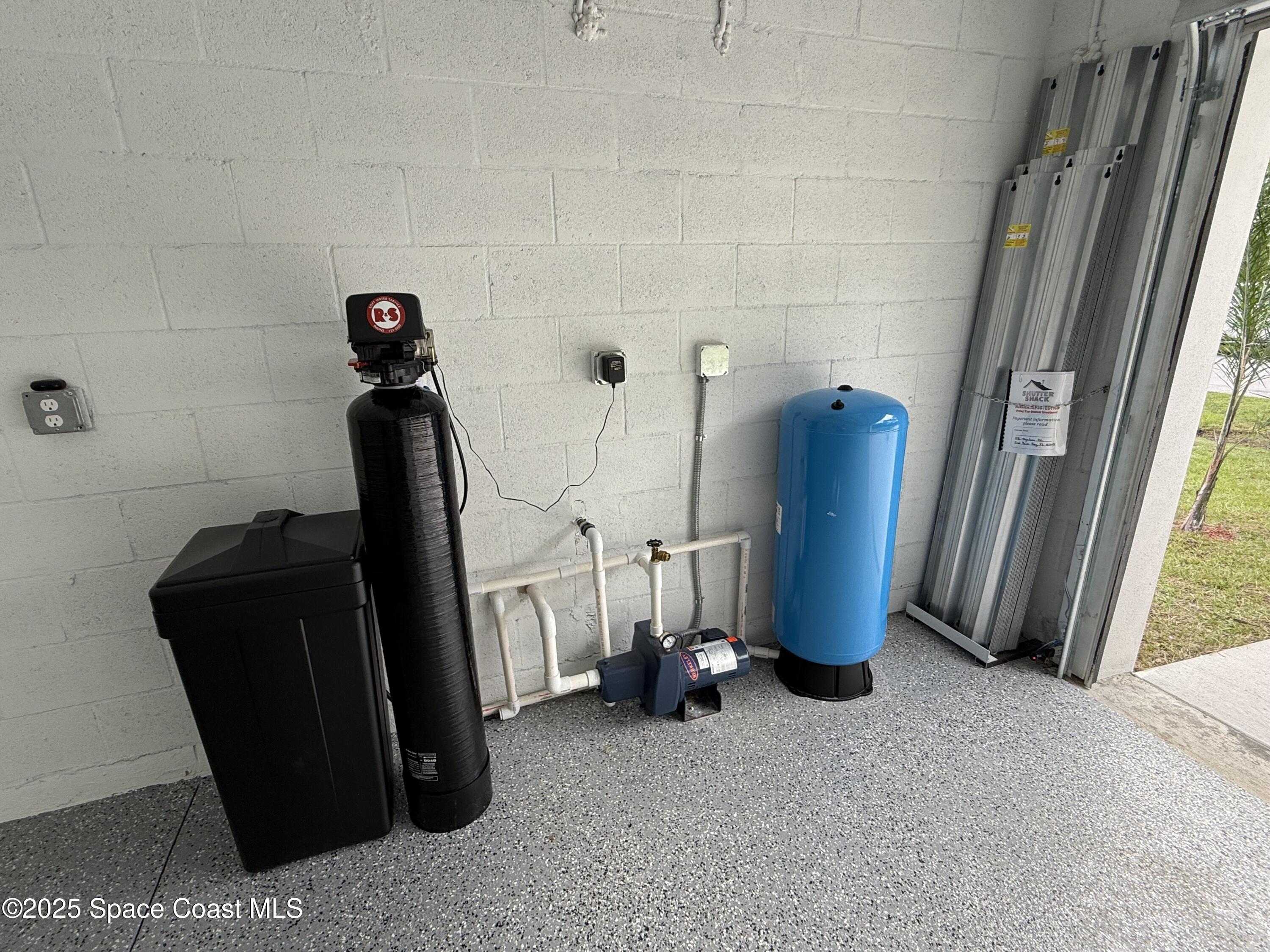 581 Toynbee Road Palm Bay, FL 32908 - Photo 24 of 25 a view of a closet