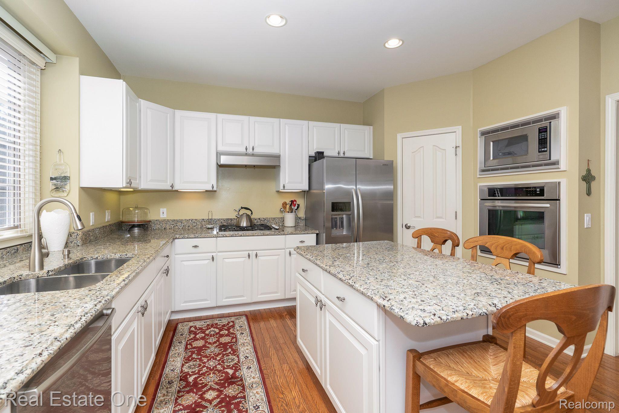 726 Loggers Circle Rochester, MI 48307 - Photo 15 of 64 Stainless Steel Appliances