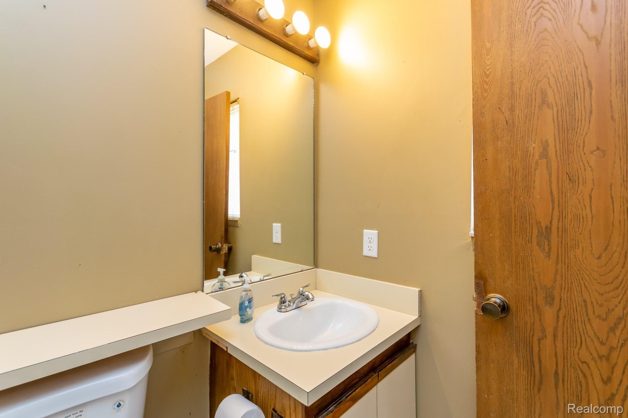 1504 Meadowside Drive Rochester, MI 48307 - Photo 17 of 26 _DSC0039.jpg