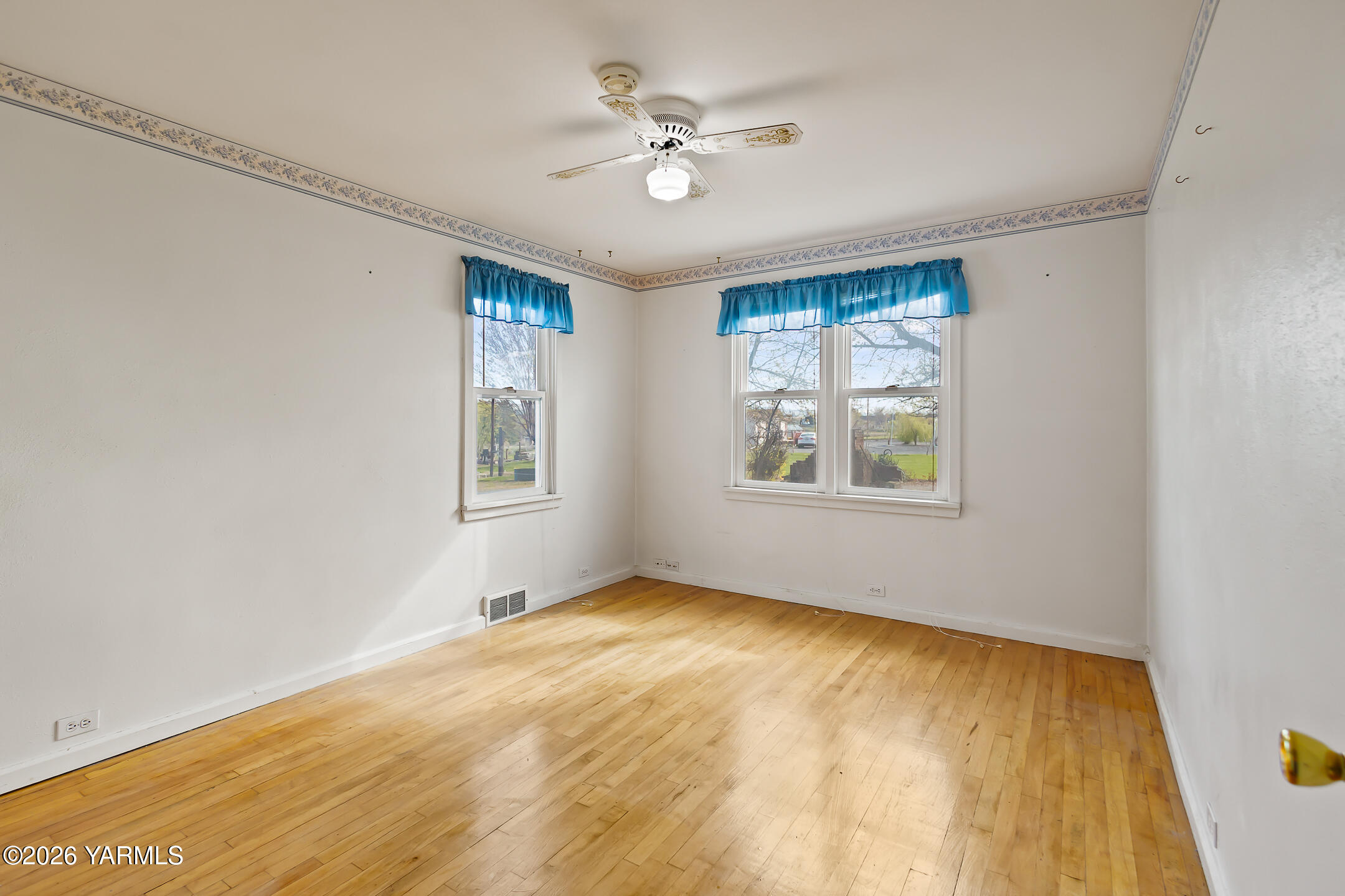 505 Schooley Road Zillah, WA 98953 - Photo 12 of 39 a view of an empty room with a window