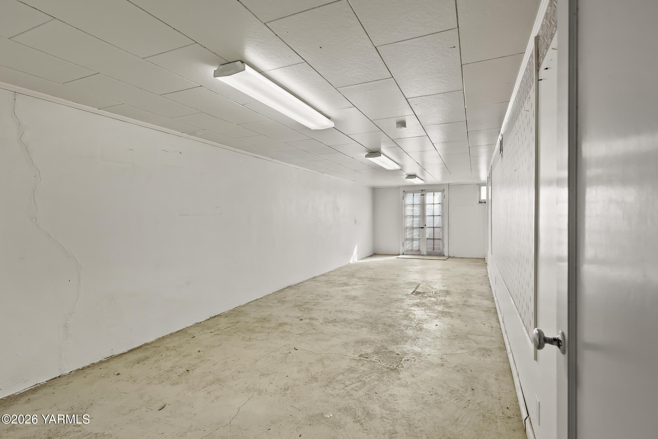 505 Schooley Road Zillah, WA 98953 - Photo 17 of 39 a view of a big room with an empty space