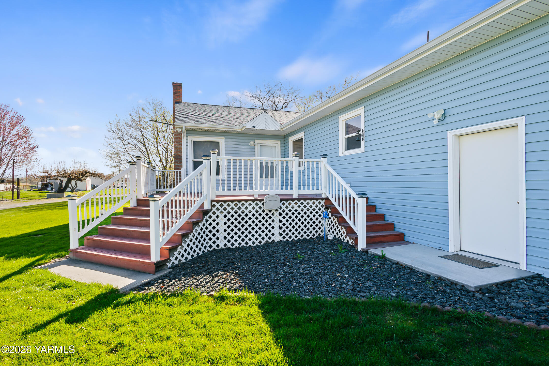 505 Schooley Road Zillah, WA 98953 - Photo 2 of 39 a view of a house with a yard