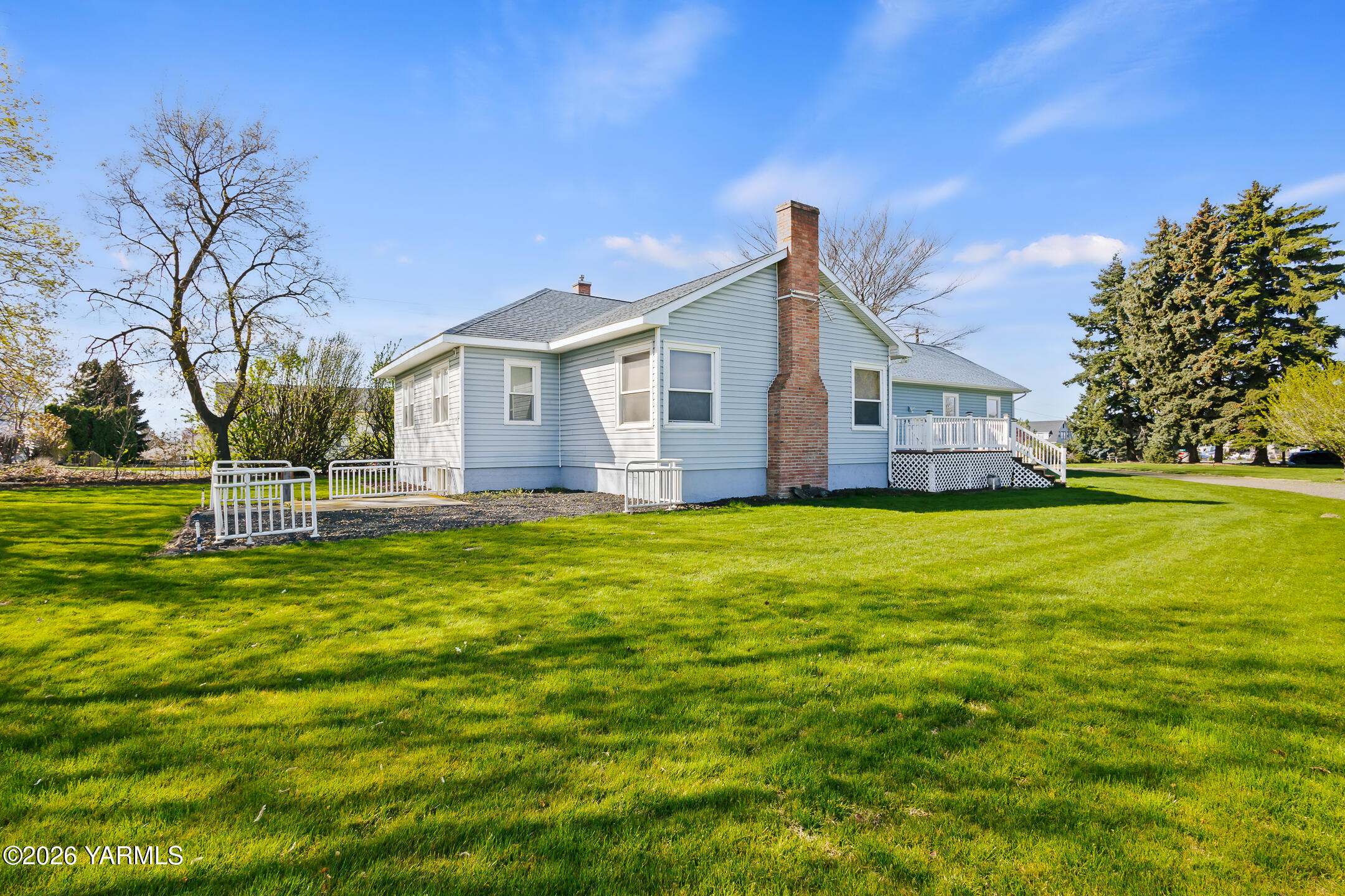 505 Schooley Road Zillah, WA 98953 - Photo 26 of 39 a view of a house with a big yard