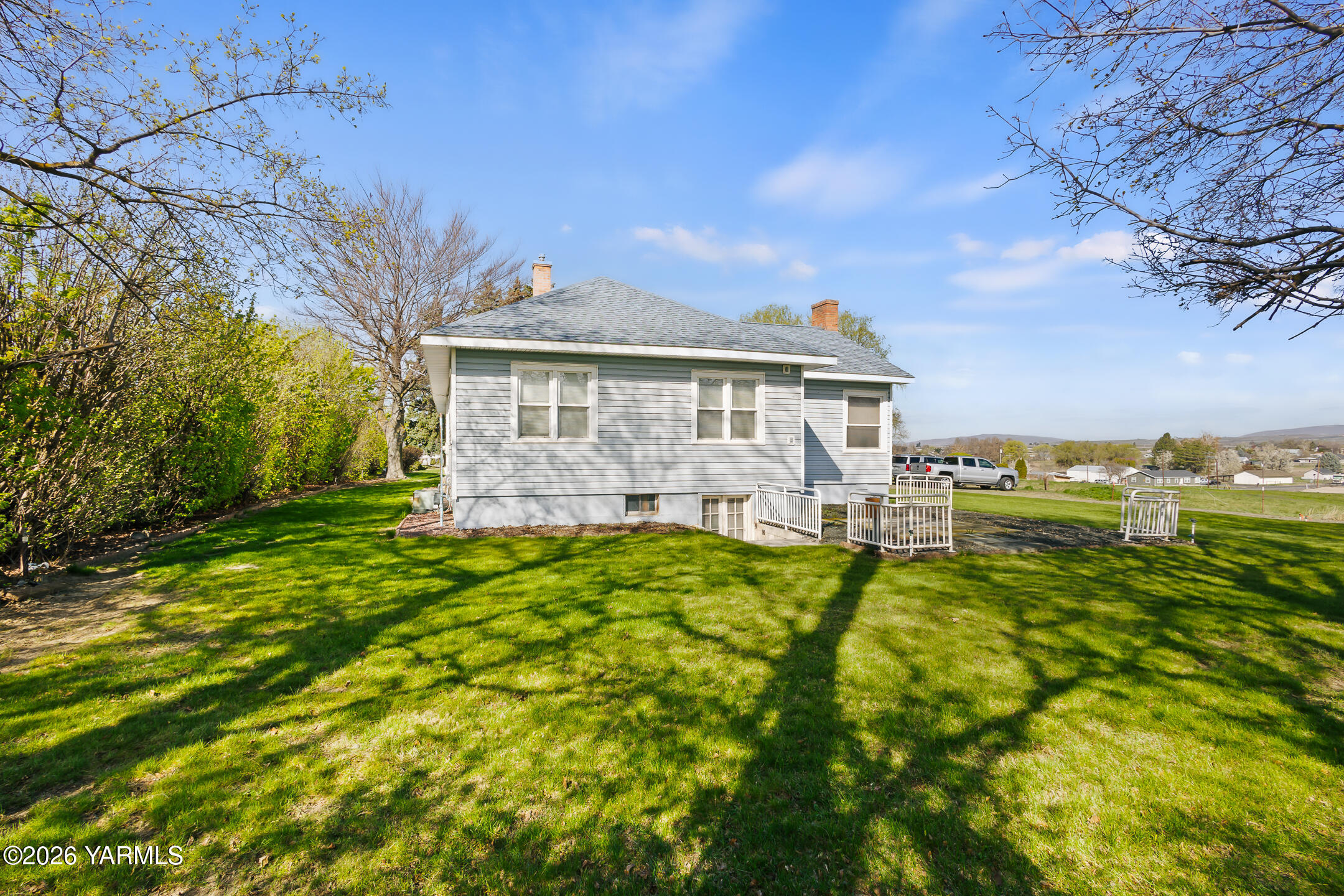 505 Schooley Road Zillah, WA 98953 - Photo 27 of 39 a view of a house with a big yard
