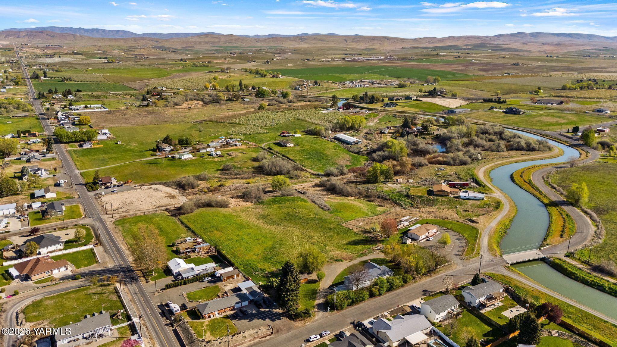 505 Schooley Road Zillah, WA 98953 - Photo 39 of 39 an aerial view of residential houses with outdoor space