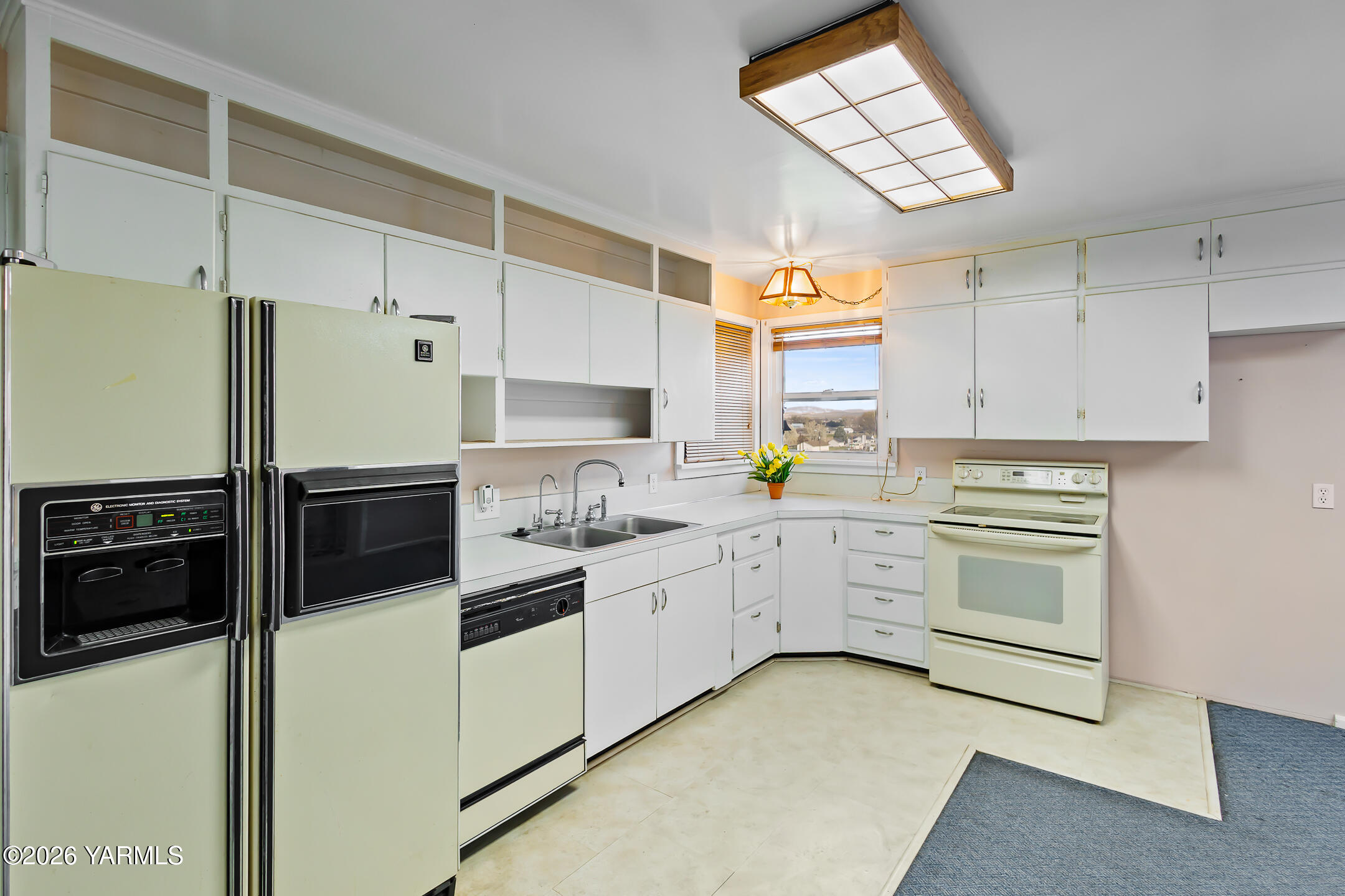 505 Schooley Road Zillah, WA 98953 - Photo 8 of 39 a kitchen with white cabinets and white appliances