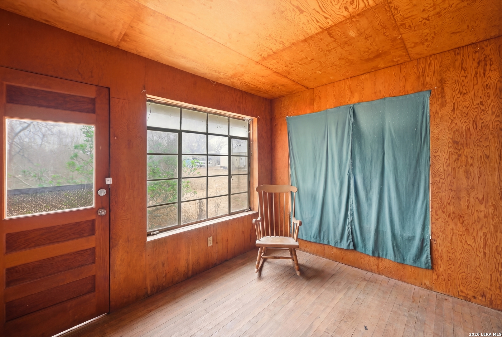 4988 South Loop 1604 East Elmendorf, TX 78112 - Photo 20 of 31 an empty room with window