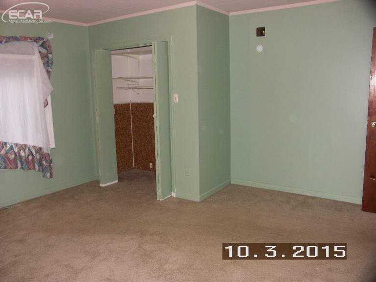 5521 Hollenbeck Road Columbiaville, MI 48421 - Photo 4 of 22 20436976-3.JPG