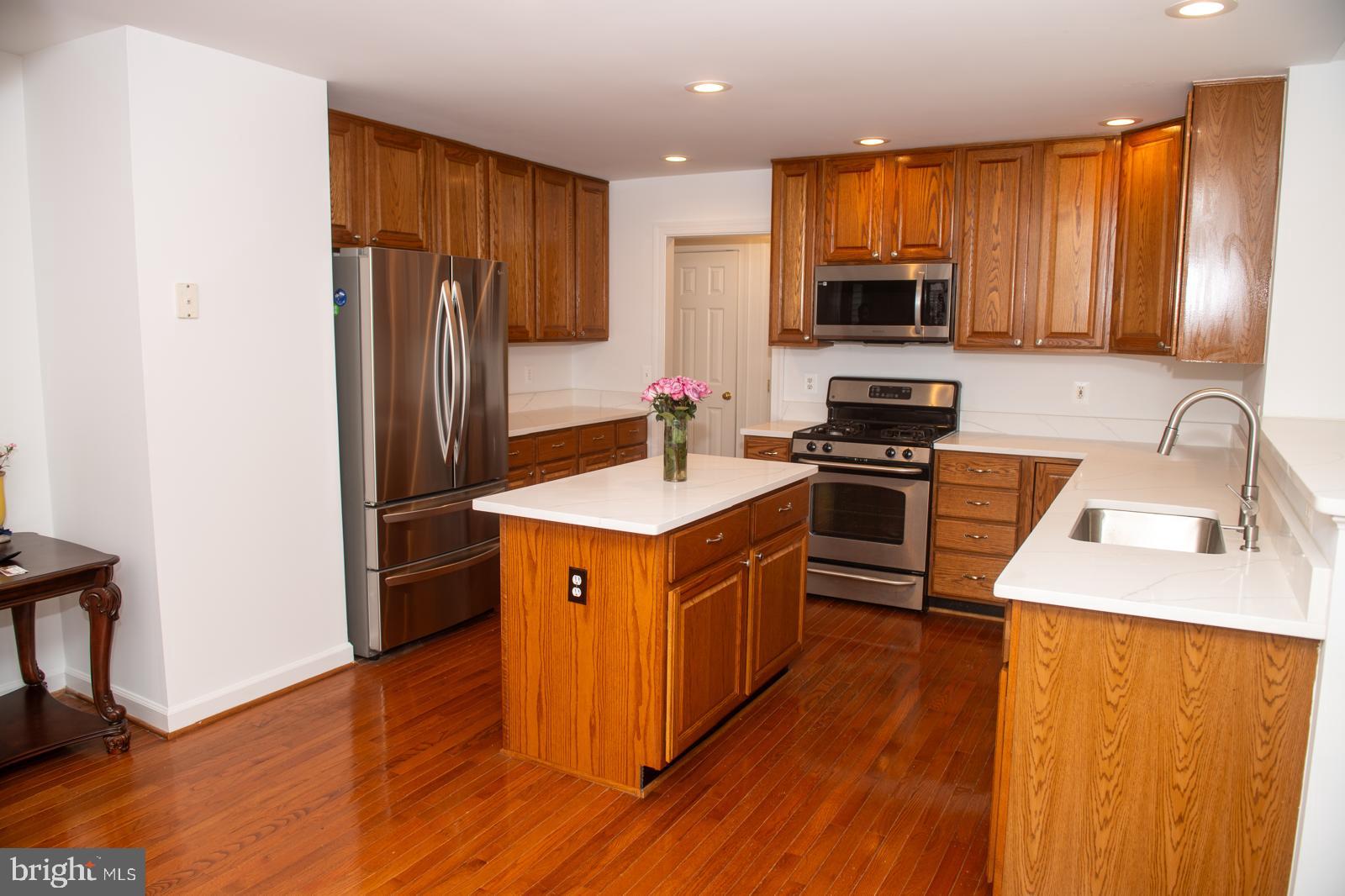 20765 Bank Way Sterling, VA 20165 - Photo 13 of 61 Kitchen