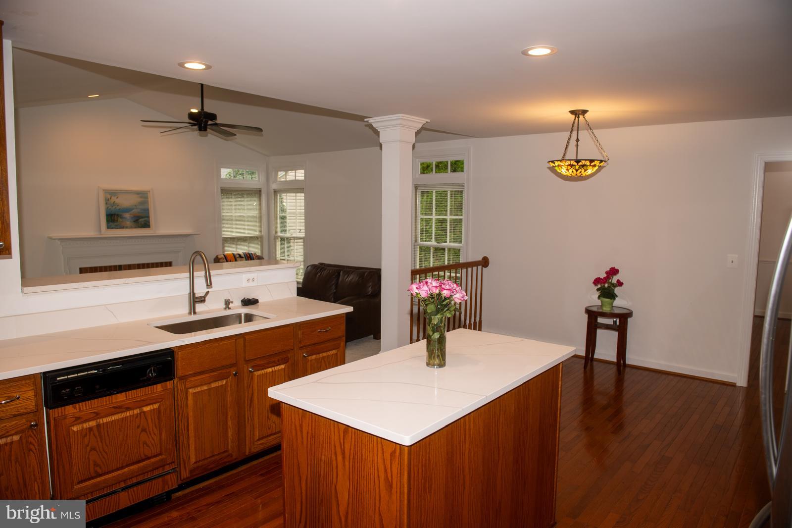 20765 Bank Way Sterling, VA 20165 - Photo 16 of 61 Kitchen