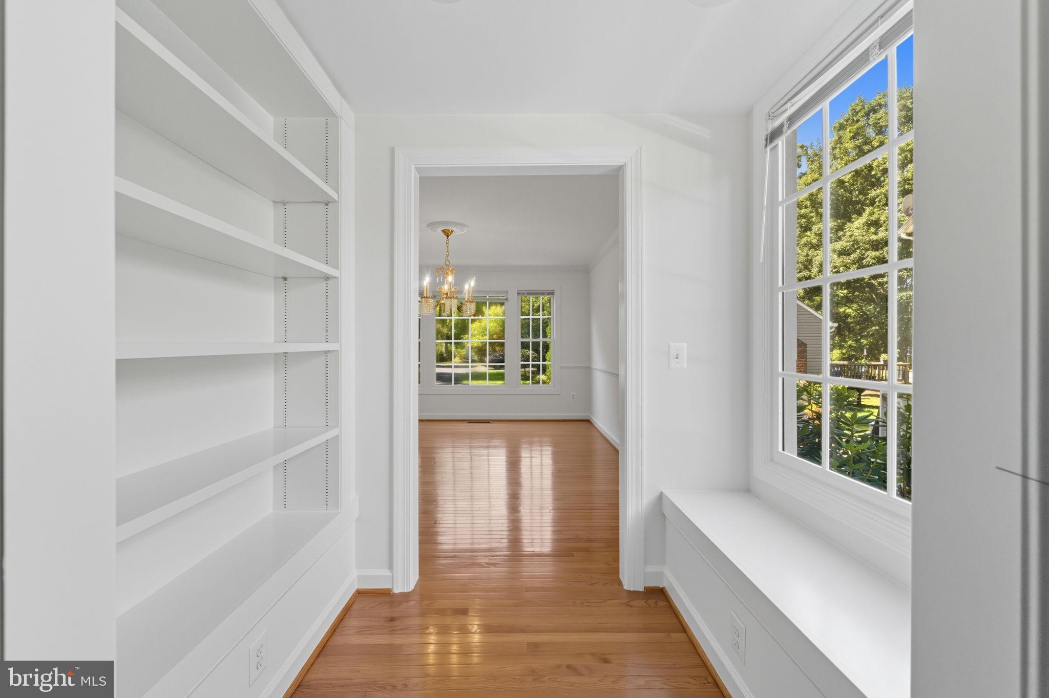 20765 Bank Way Sterling, VA 20165 - Photo 20 of 61 Private reading space with elegant window